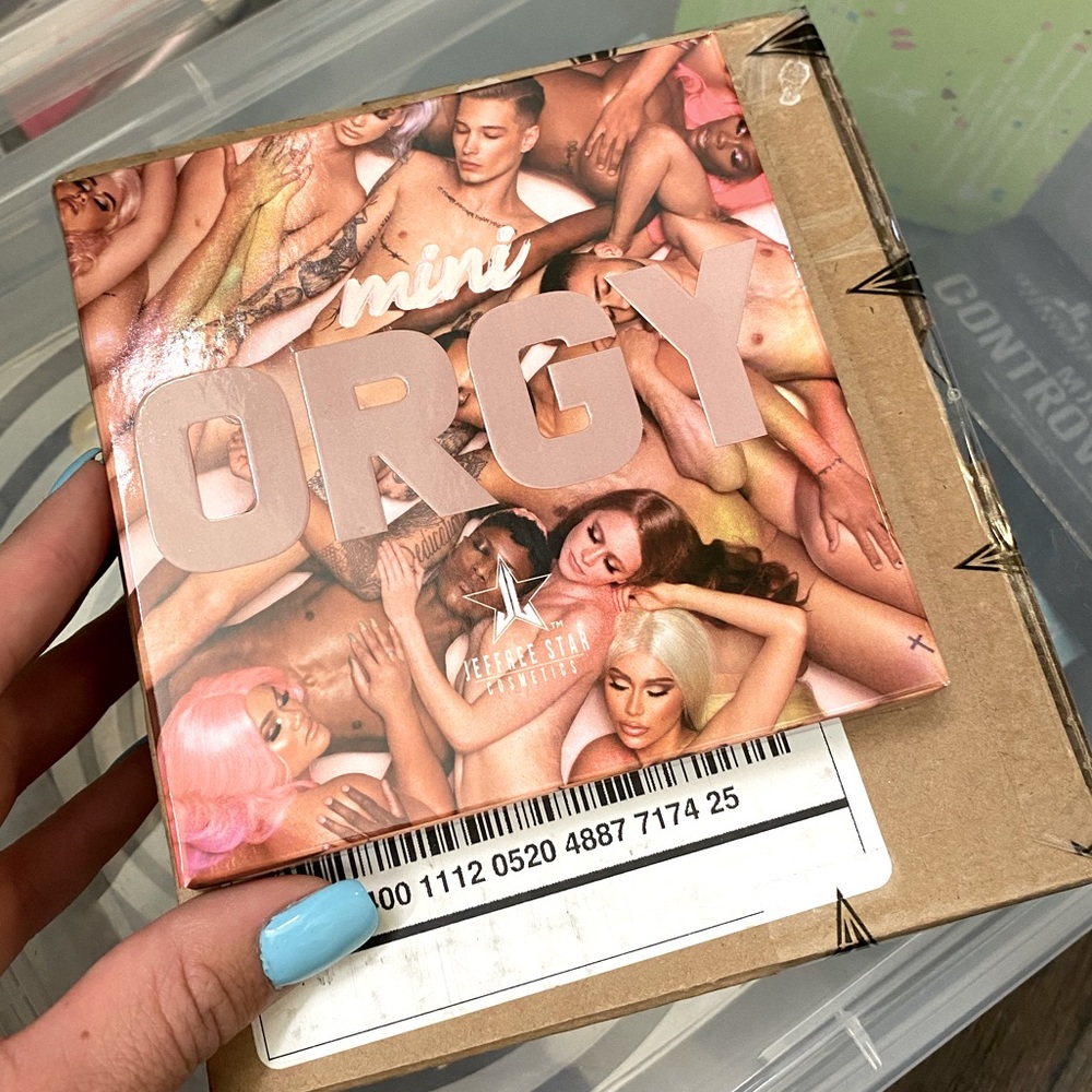Jeffree Star Cosmetics- Mini Orgy Palette